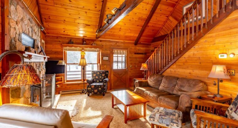 Steep Mountain Cabin Retreat, 3 Bed Scenic Views Fireplace